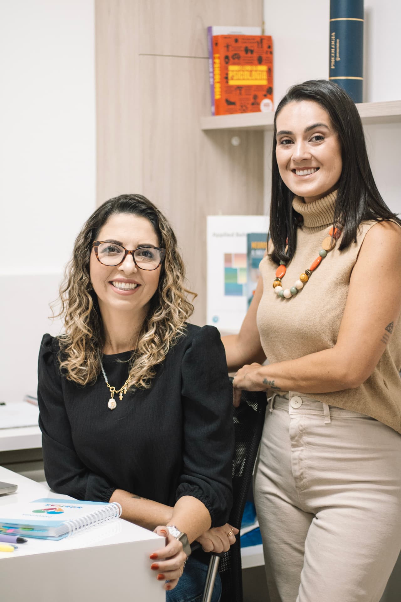 Samille Cristina Cabral e Aline Regina Emílio, equipe da Norteando Passos, no consultório